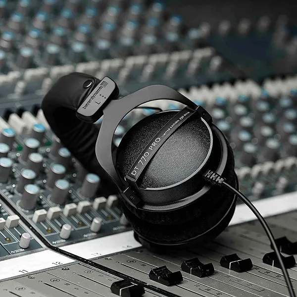 beyerdynamic DT 770 PRO (250 Ом) в студии звукозаписи СЕКРЕТ